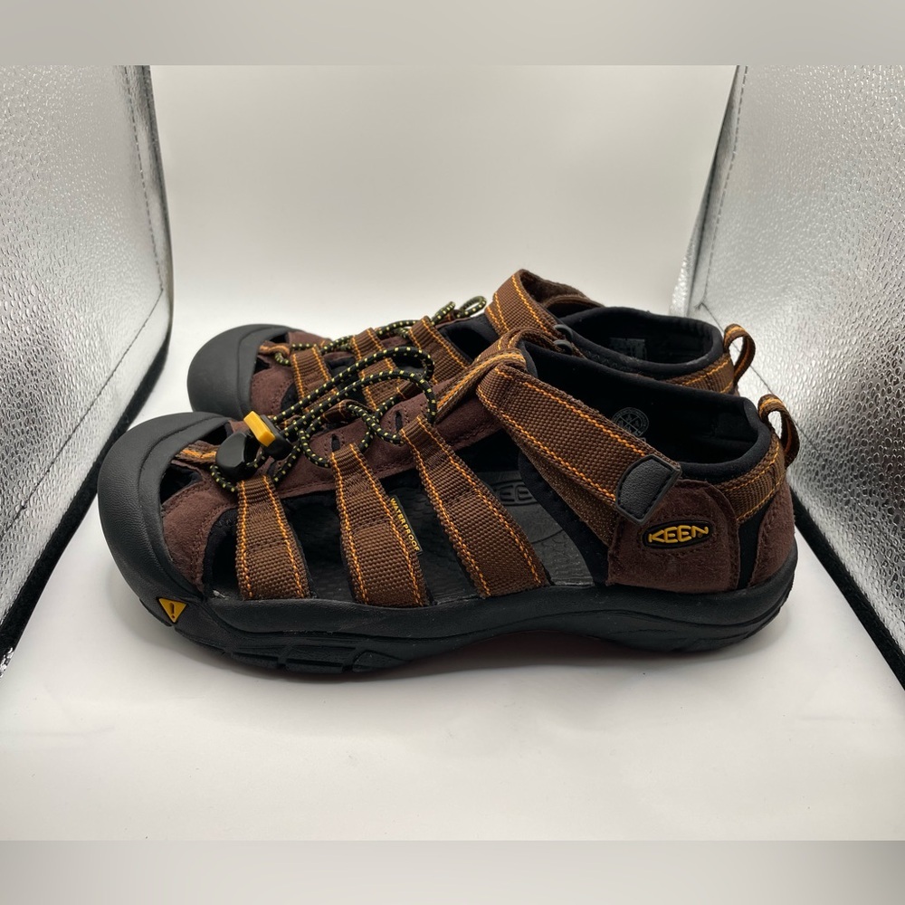 Keen Newport H2 Waterproof mens hiking shoes Size 6
